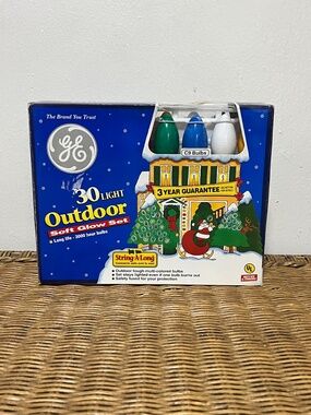 Vtg. General Electric 30 Light Outdoor Miniature Set.  NWOT